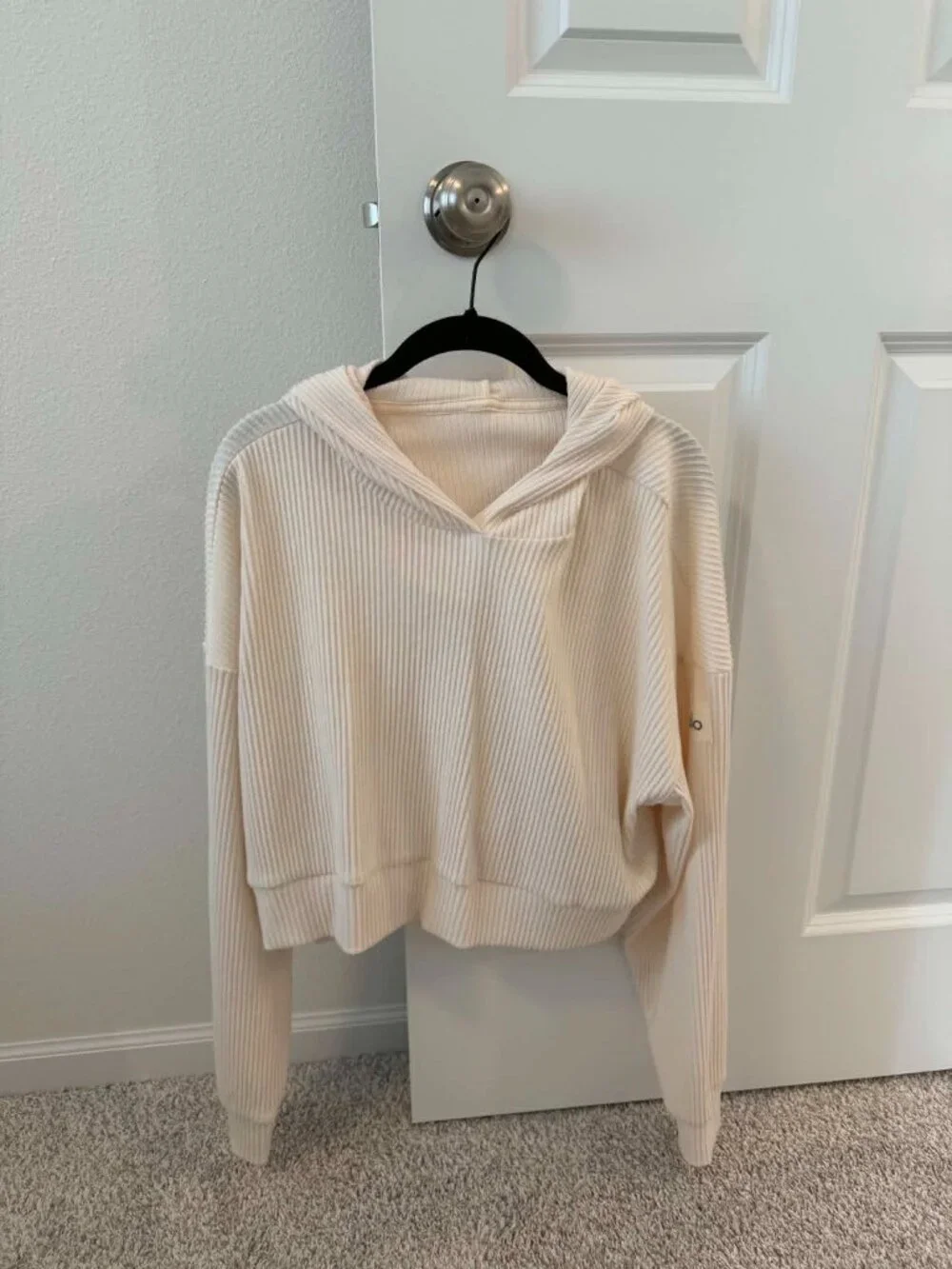 ALO Cream Cropped Sweatshirt Jogger Lounge Set Medium